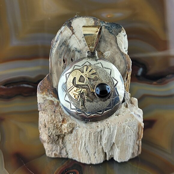 Navajo Roger Jones Stamped Sterling 1/20 12k GF Kokopelli Onyx Pendant - Picture 1 of 5